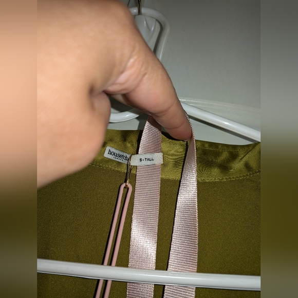 15. NWT HOUSE OF CB ALLEGRA CHARTREUSE PLEATED SHIRT DRESS - Picture 12 of 14